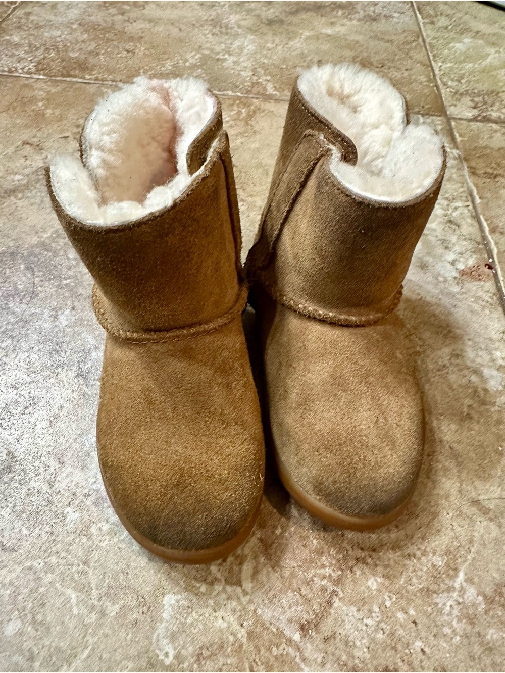 UGG Keelan Toddler Boots – Size 8T – Chestnut